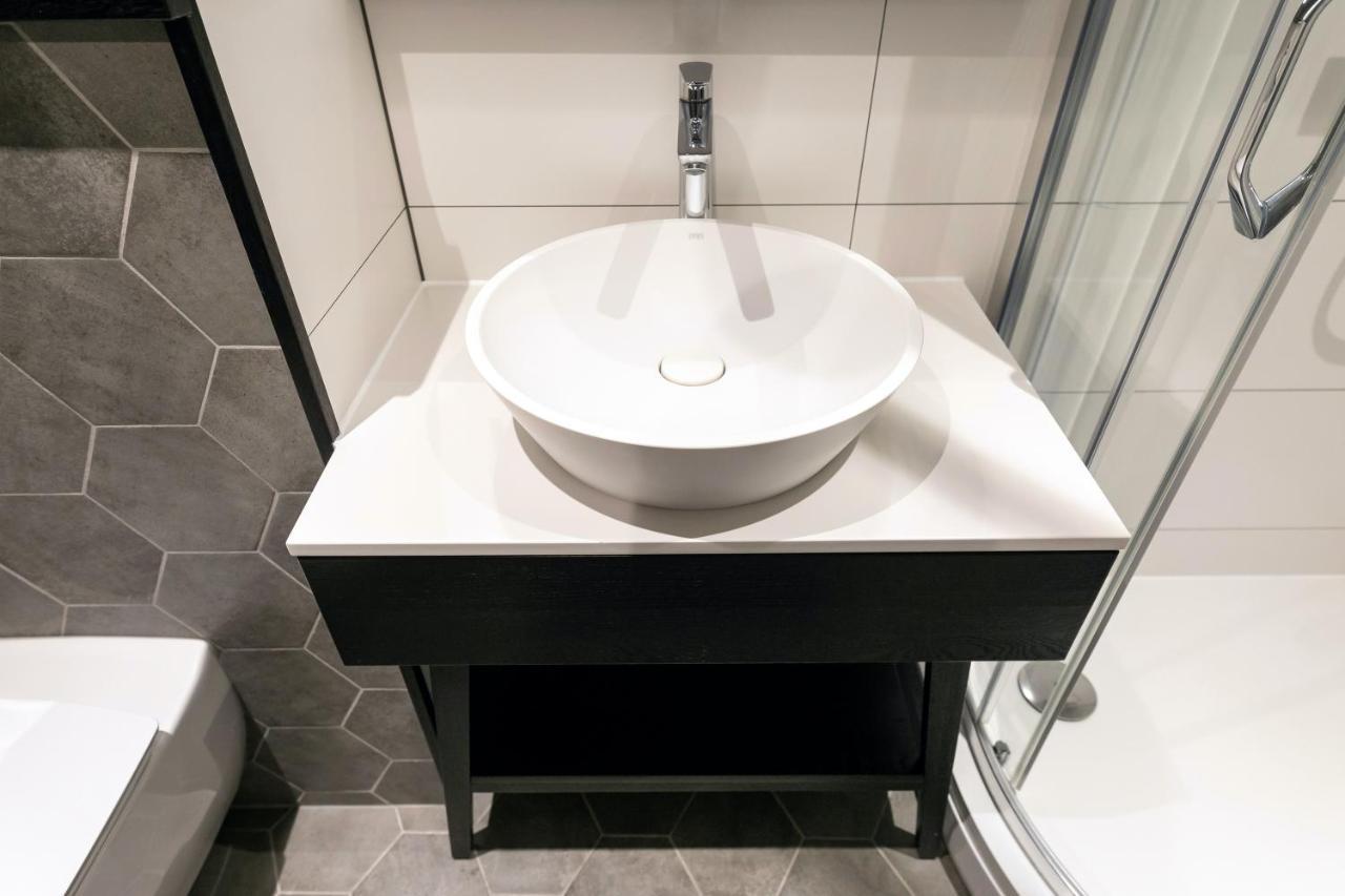 Brand New, Family-Friendly With A Great Location - Moon Apartment Вентспилс Экстерьер фото